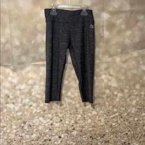 Girls gray Capri leggings